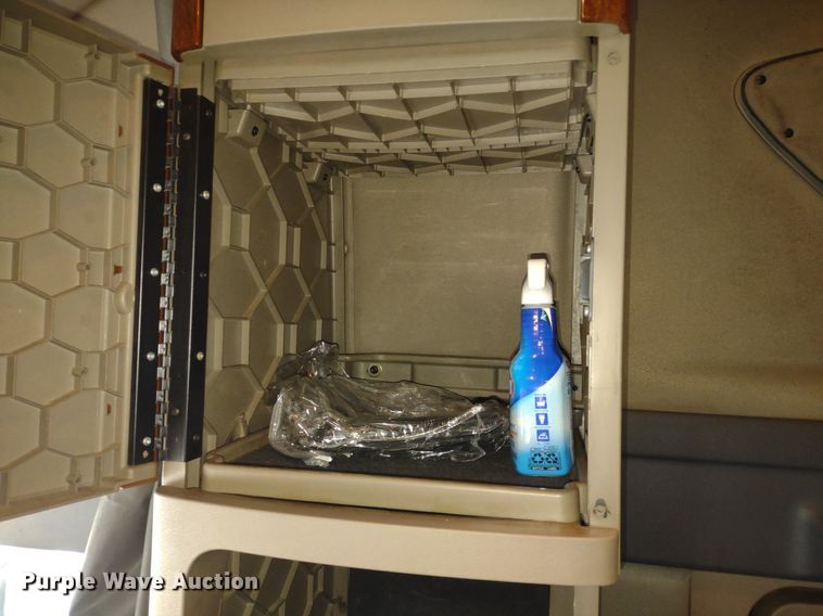 image for item DQ1688 2015 Freightliner Cascadia  semi truck