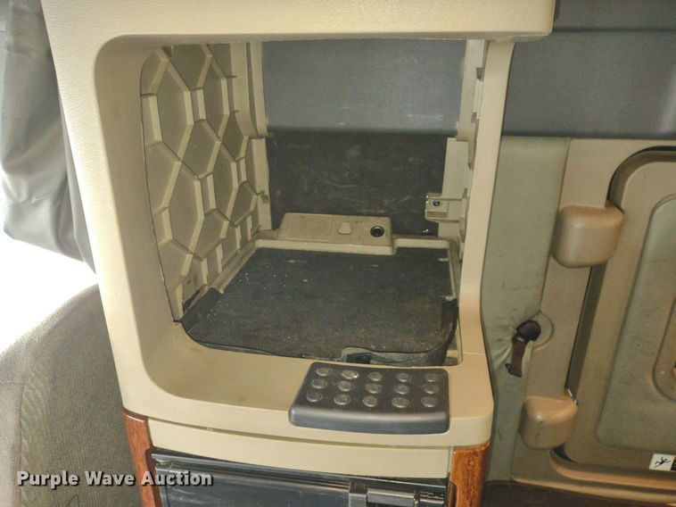 image for item DQ1688 2015 Freightliner Cascadia  semi truck