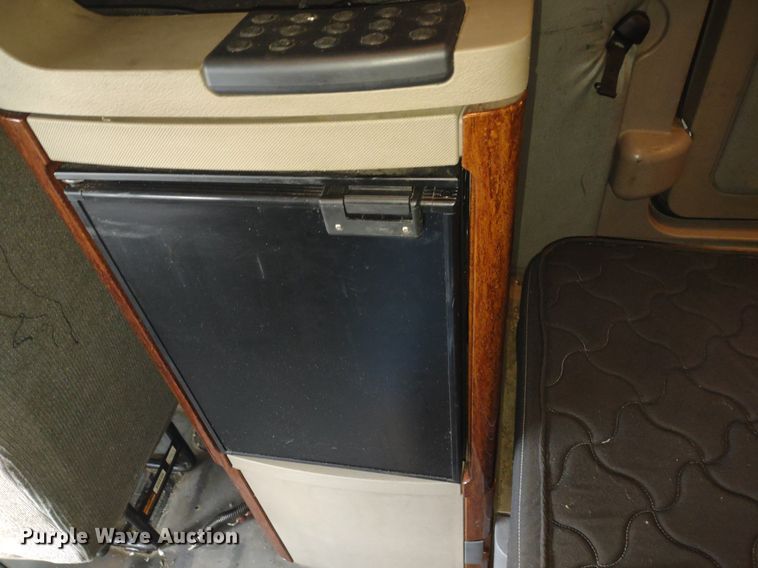 image for item DQ1688 2015 Freightliner Cascadia  semi truck