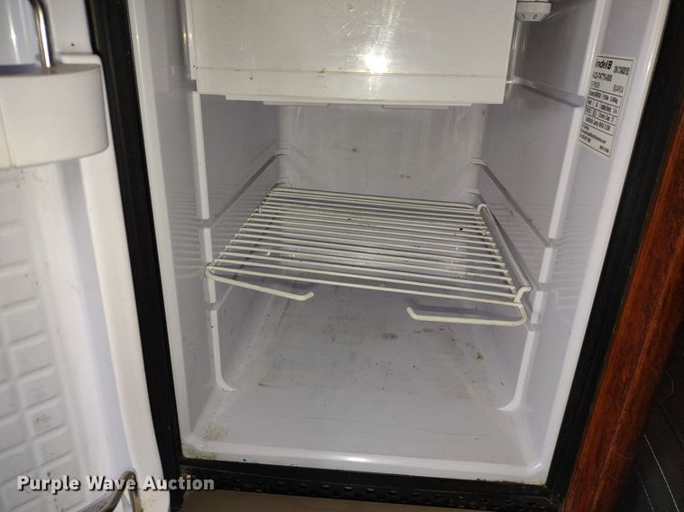 image for item DQ1688 2015 Freightliner Cascadia  semi truck