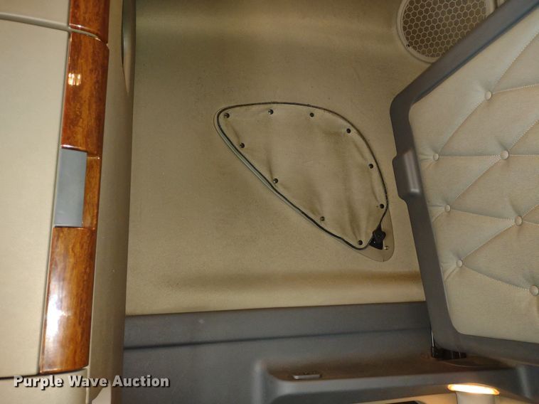 image for item DQ1688 2015 Freightliner Cascadia  semi truck