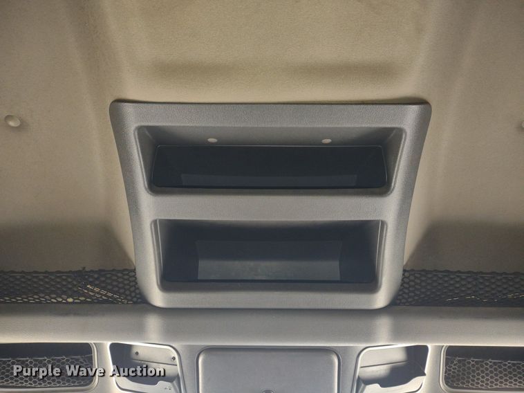 image for item DQ1688 2015 Freightliner Cascadia  semi truck