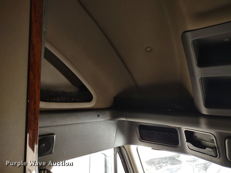 image for item DQ1688 2015 Freightliner Cascadia  semi truck