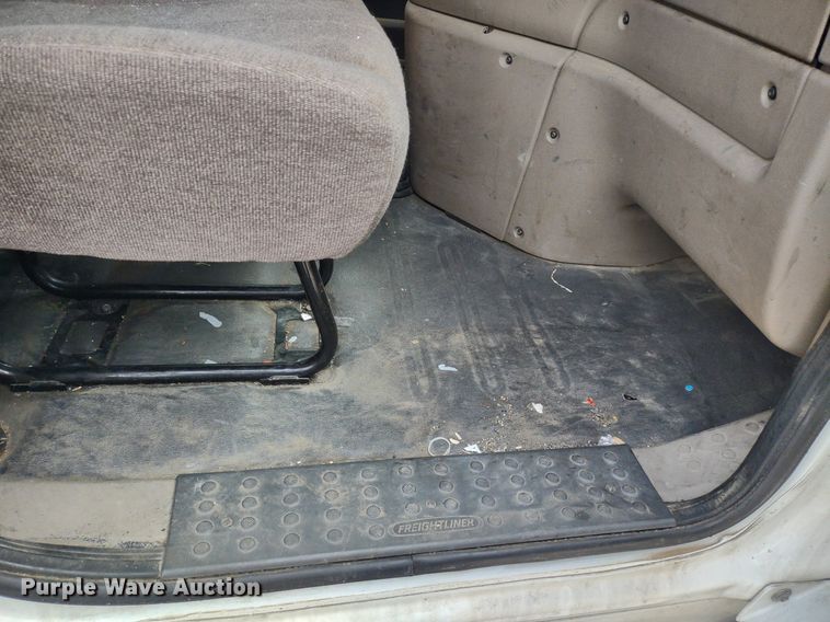 image for item DQ1688 2015 Freightliner Cascadia  semi truck