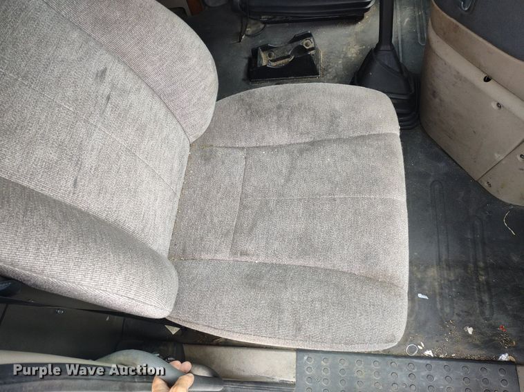 image for item DQ1688 2015 Freightliner Cascadia  semi truck