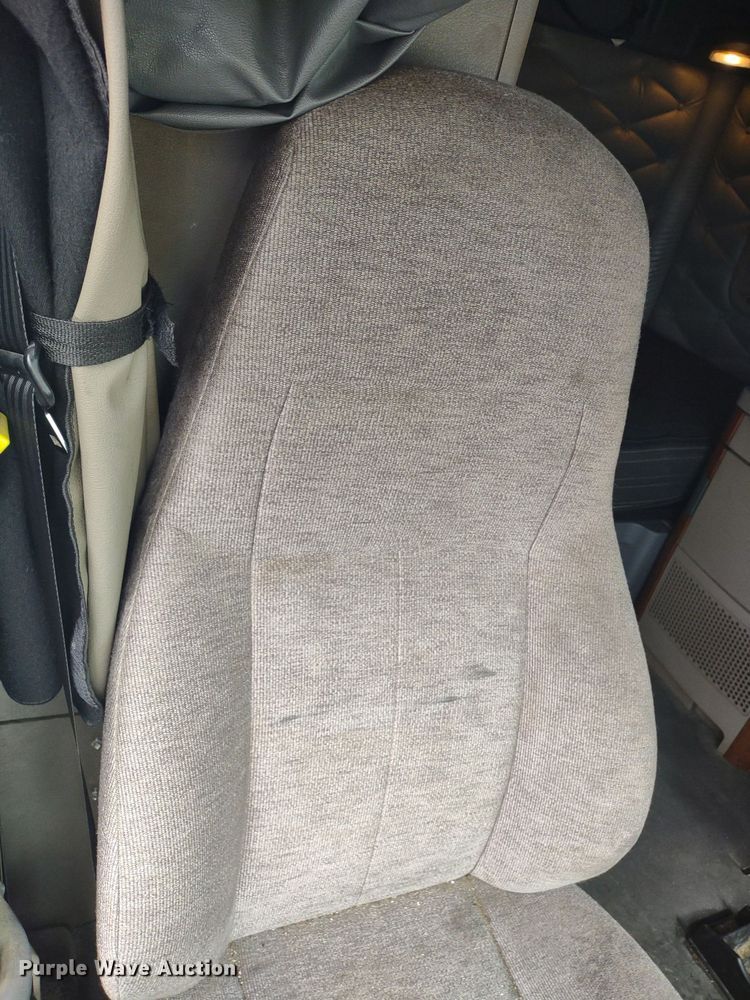 image for item DQ1688 2015 Freightliner Cascadia  semi truck