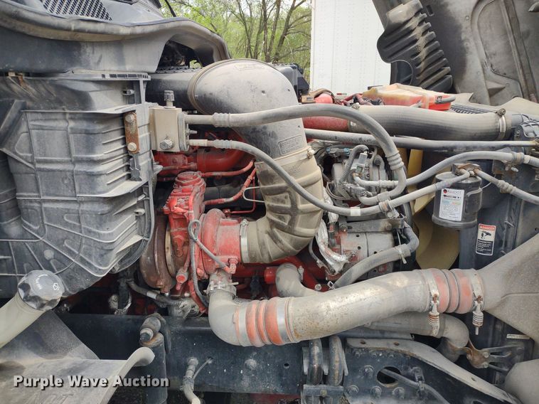 image for item DQ1688 2015 Freightliner Cascadia  semi truck