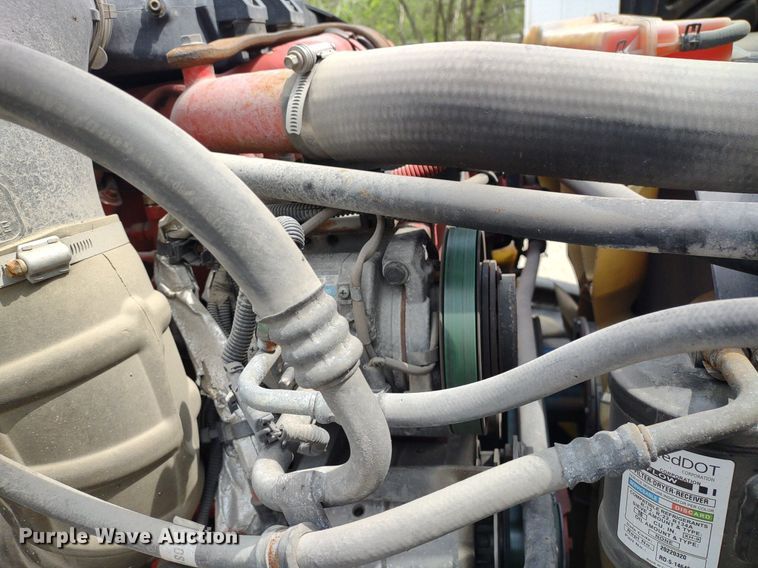 image for item DQ1688 2015 Freightliner Cascadia  semi truck