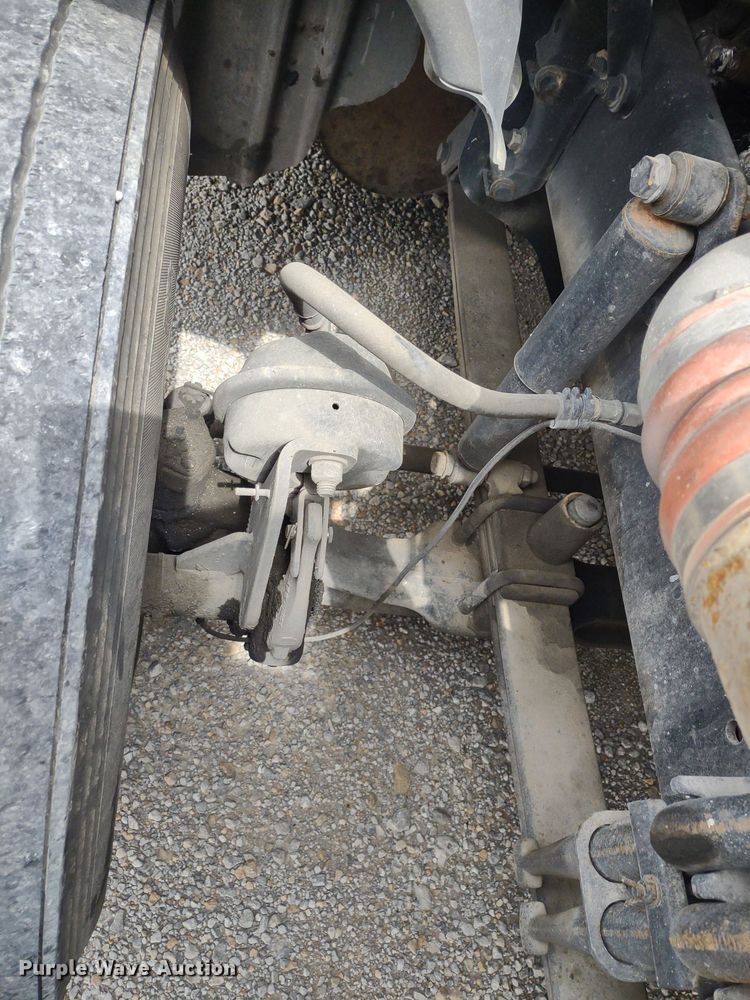 image for item DQ1688 2015 Freightliner Cascadia  semi truck