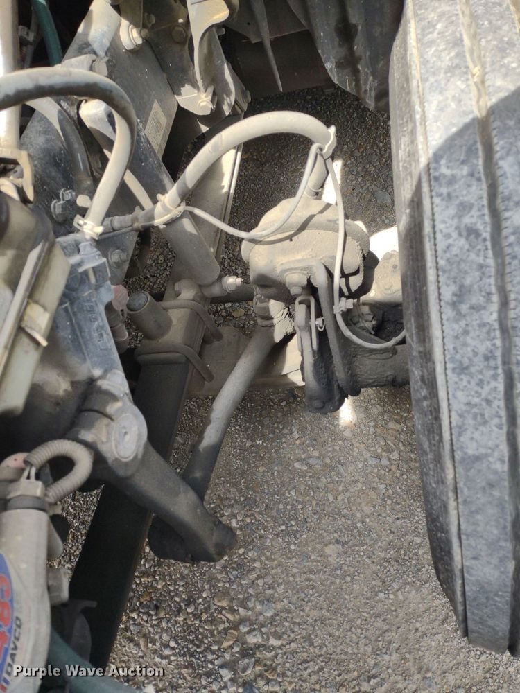 image for item DQ1688 2015 Freightliner Cascadia  semi truck