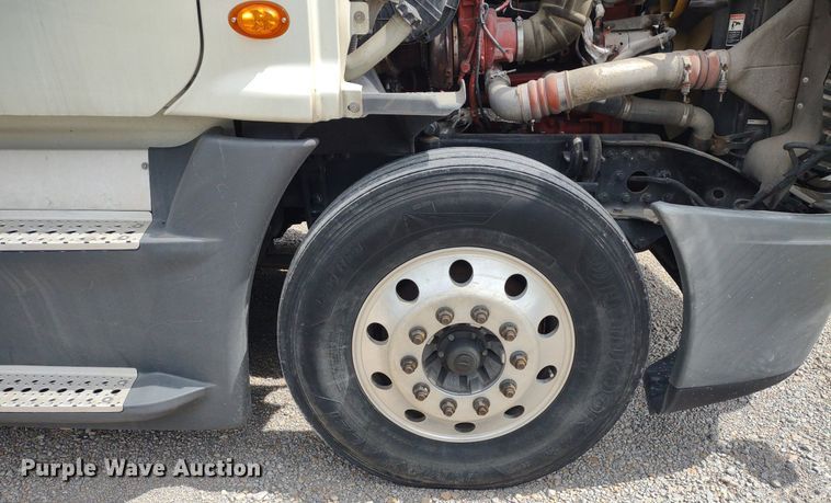 image for item DQ1688 2015 Freightliner Cascadia  semi truck