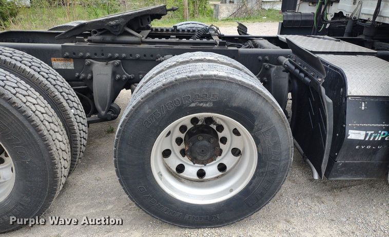 image for item DQ1688 2015 Freightliner Cascadia  semi truck