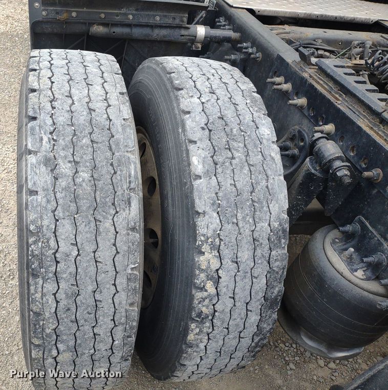 image for item DQ1688 2015 Freightliner Cascadia  semi truck