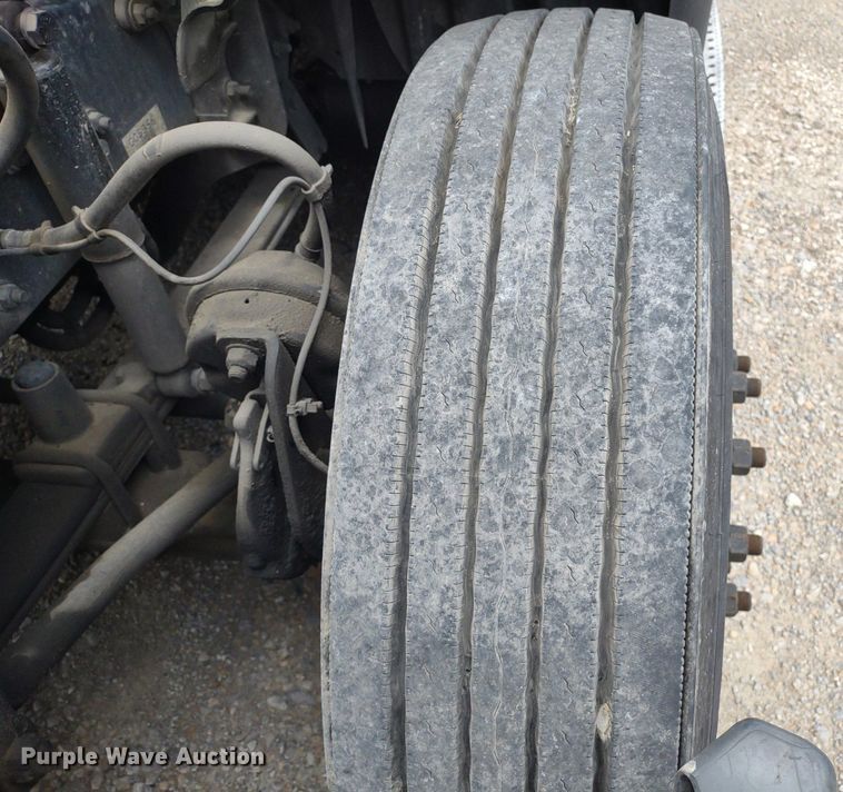 image for item DQ1688 2015 Freightliner Cascadia  semi truck