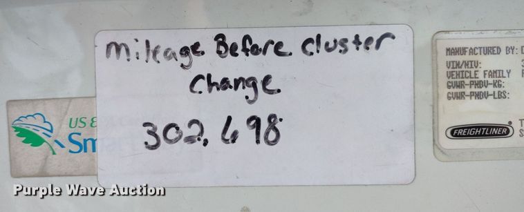 image for item DQ1688 2015 Freightliner Cascadia  semi truck