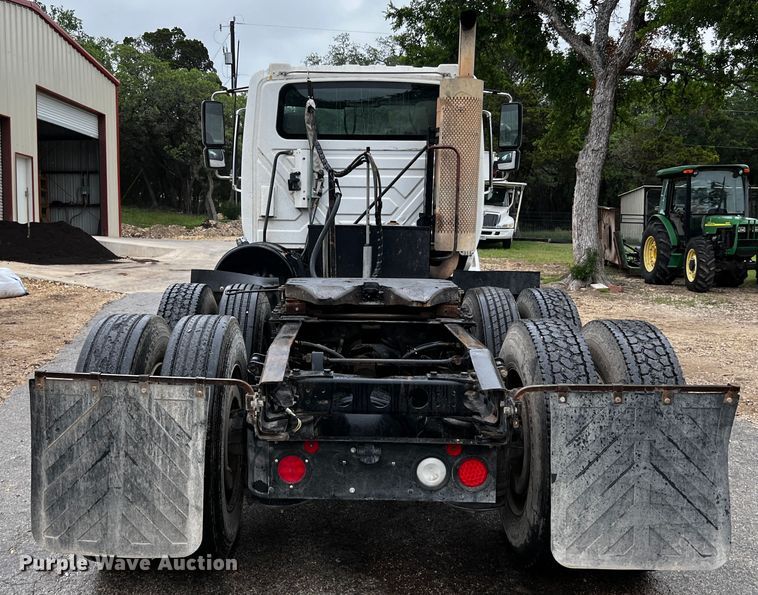 image for item DQ2031 2007 International 8600  semi truck