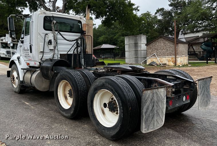 image for item DQ2031 2007 International 8600  semi truck