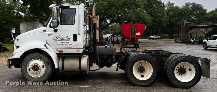 image for item DQ2031 2007 International 8600  semi truck