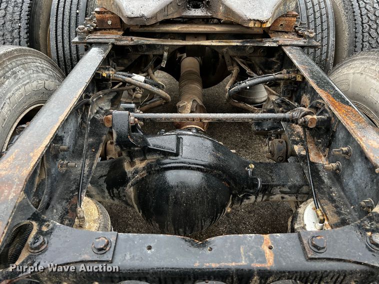 image for item DQ2031 2007 International 8600  semi truck