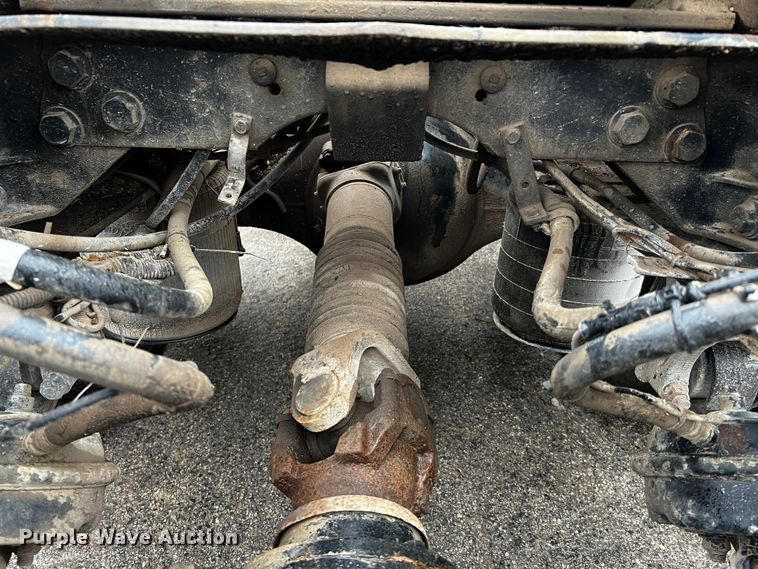 image for item DQ2031 2007 International 8600  semi truck