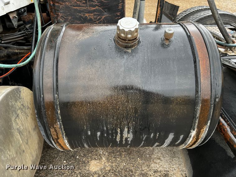 image for item DQ2031 2007 International 8600  semi truck