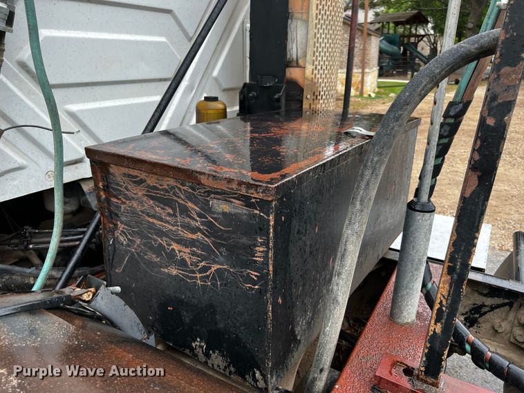 image for item DQ2031 2007 International 8600  semi truck