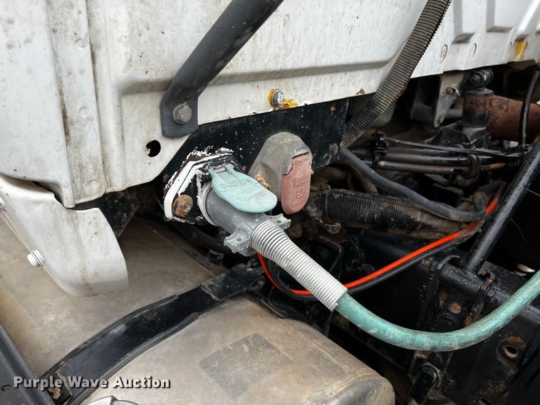 image for item DQ2031 2007 International 8600  semi truck