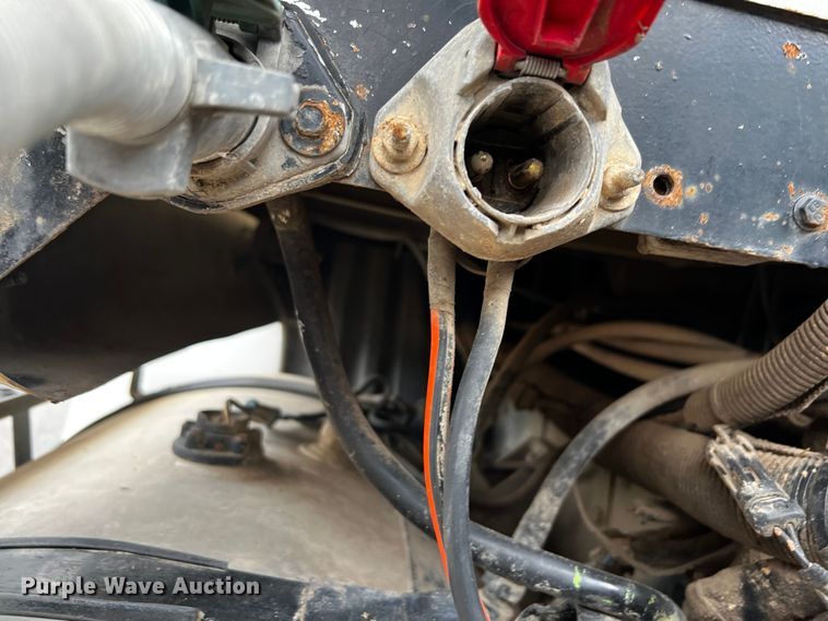 image for item DQ2031 2007 International 8600  semi truck