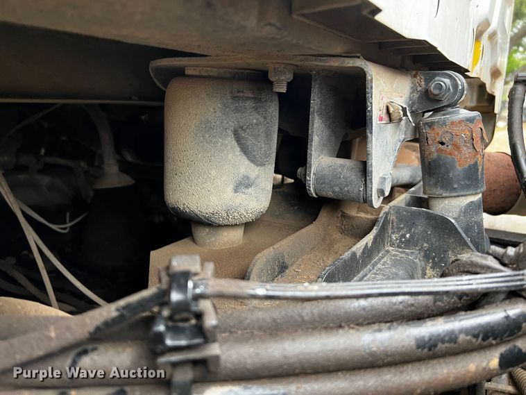 image for item DQ2031 2007 International 8600  semi truck