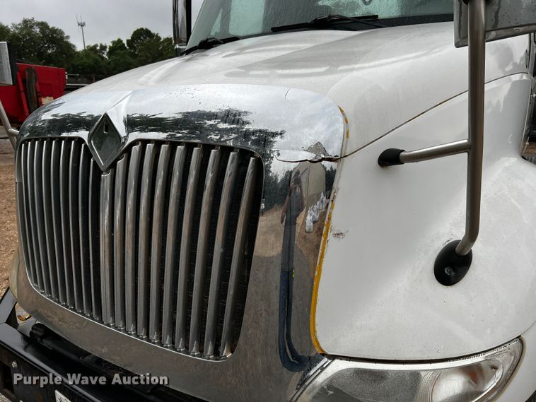 image for item DQ2031 2007 International 8600  semi truck