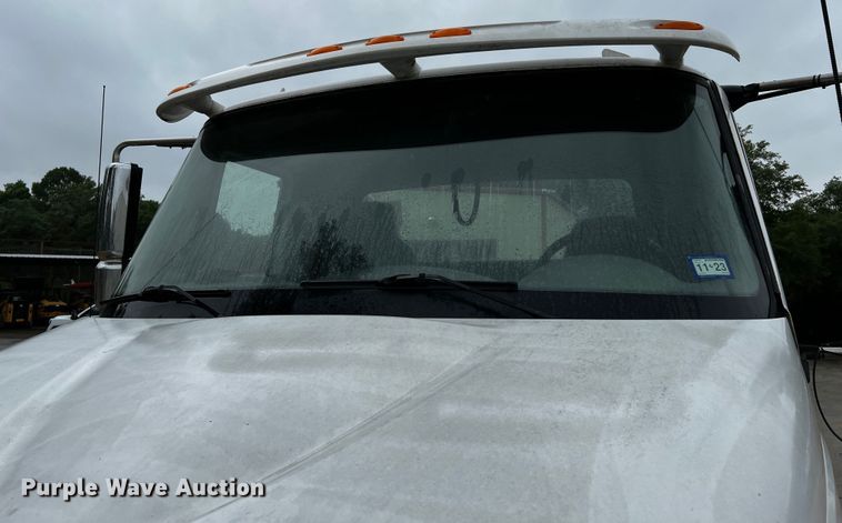 image for item DQ2031 2007 International 8600  semi truck