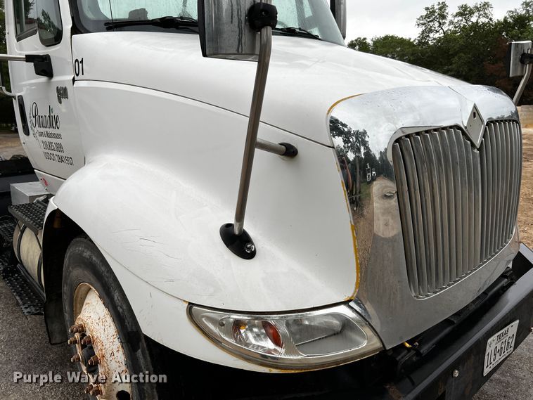 image for item DQ2031 2007 International 8600  semi truck