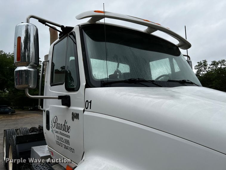 image for item DQ2031 2007 International 8600  semi truck