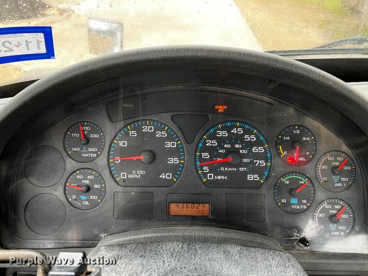 image for item DQ2031 2007 International 8600  semi truck