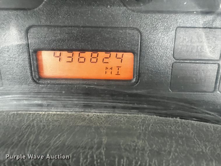 image for item DQ2031 2007 International 8600  semi truck