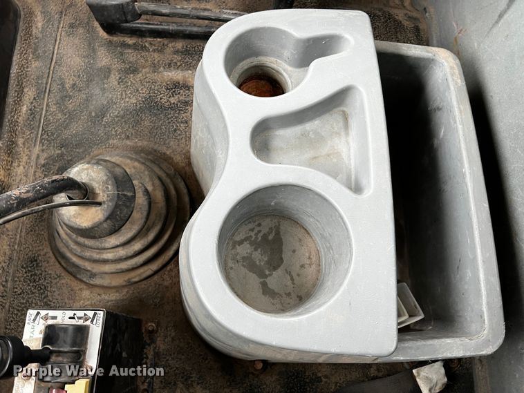 image for item DQ2031 2007 International 8600  semi truck