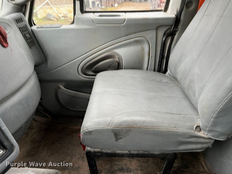 image for item DQ2031 2007 International 8600  semi truck