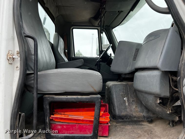 image for item DQ2031 2007 International 8600  semi truck