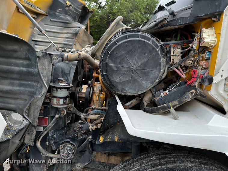 image for item DQ2031 2007 International 8600  semi truck