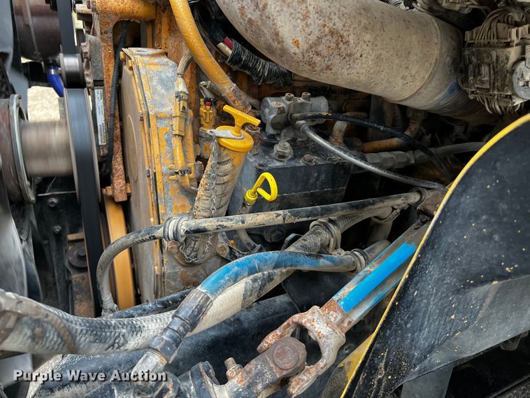 image for item DQ2031 2007 International 8600  semi truck