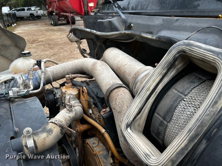 image for item DQ2031 2007 International 8600  semi truck