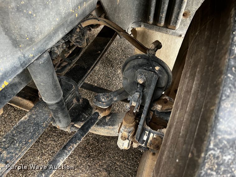 image for item DQ2031 2007 International 8600  semi truck