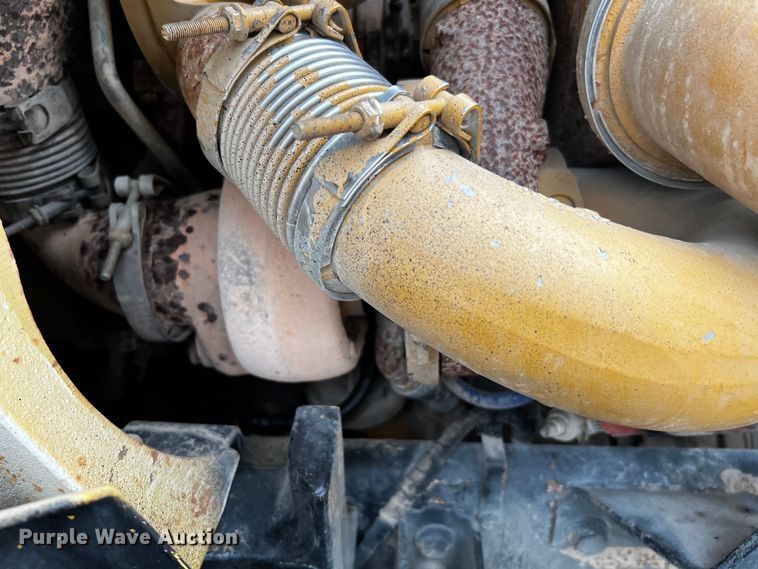 image for item DQ2031 2007 International 8600  semi truck