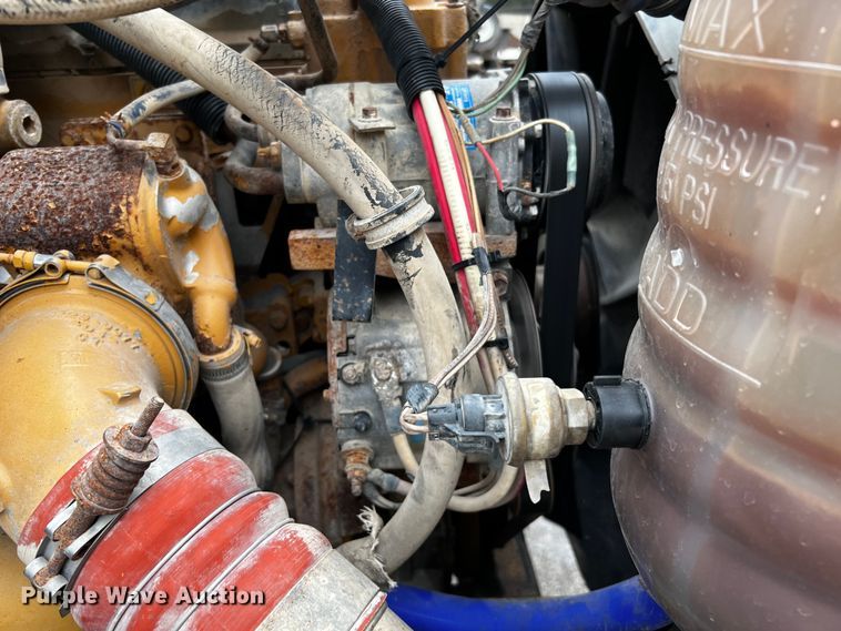 image for item DQ2031 2007 International 8600  semi truck