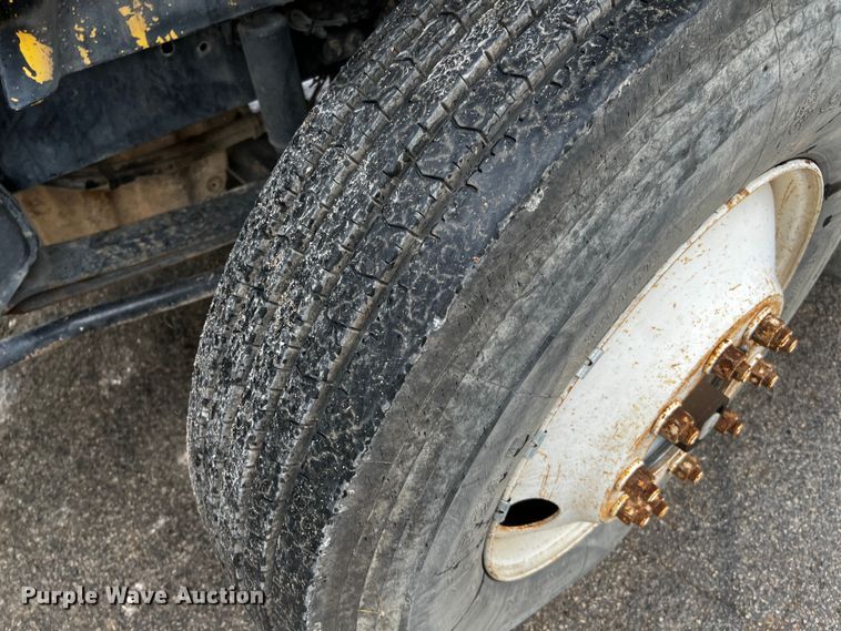 image for item DQ2031 2007 International 8600  semi truck