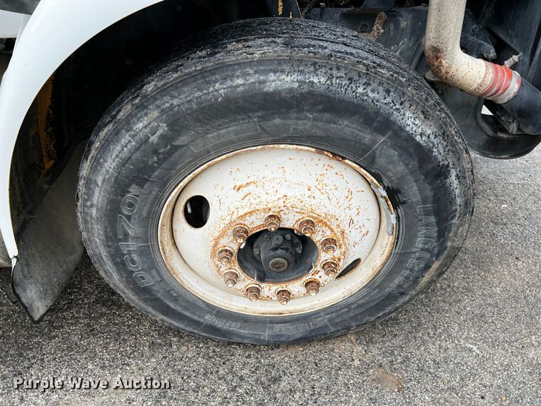 image for item DQ2031 2007 International 8600  semi truck