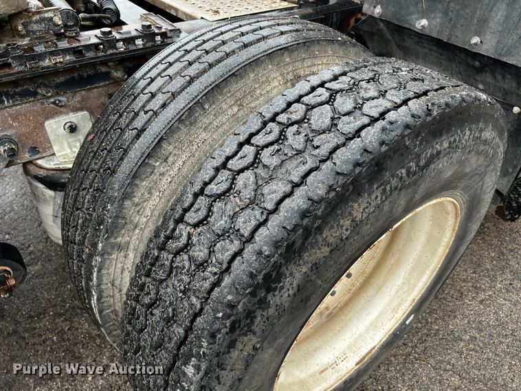 image for item DQ2031 2007 International 8600  semi truck