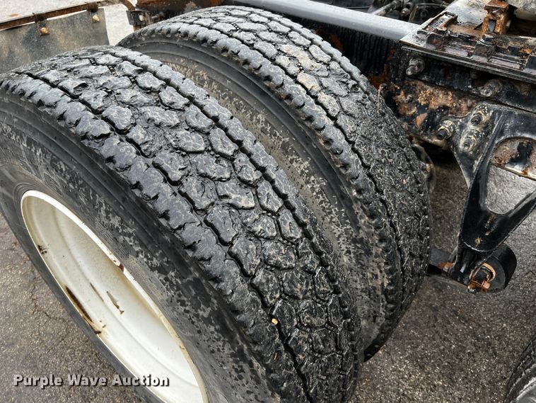 image for item DQ2031 2007 International 8600  semi truck