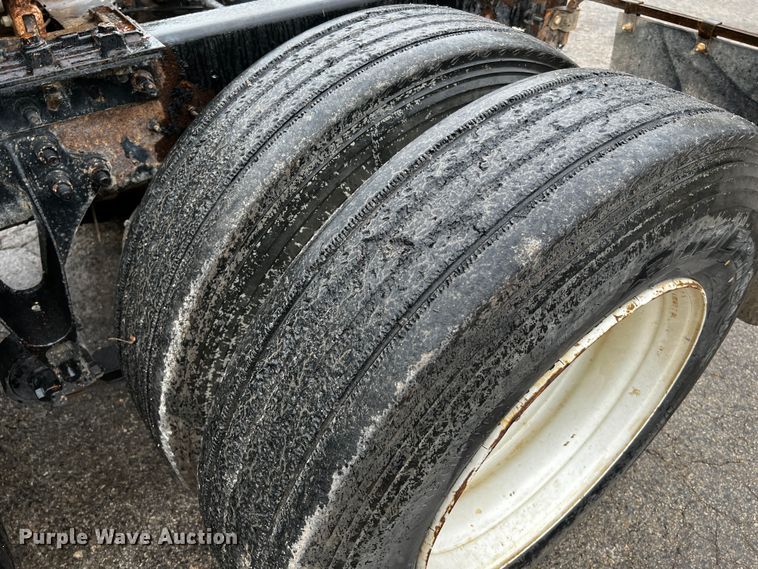 image for item DQ2031 2007 International 8600  semi truck