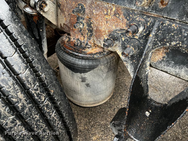 image for item DQ2031 2007 International 8600  semi truck